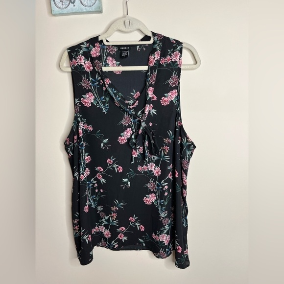 torrid Tops - Torrid Floral Print Georgette Tie Neck Blouse Size 1